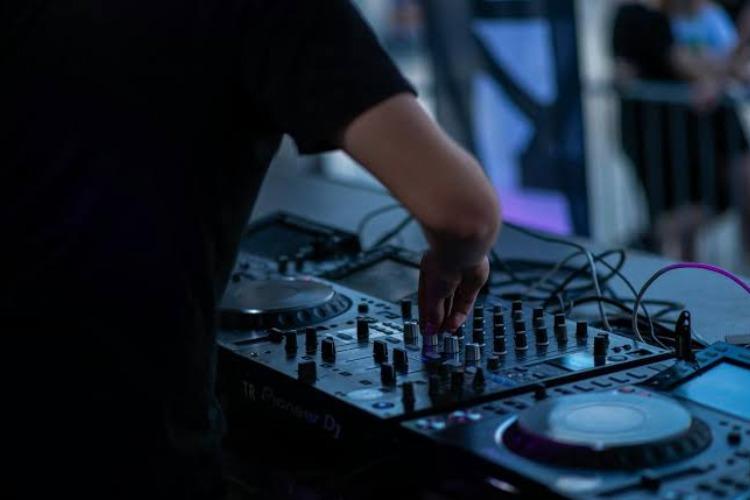 Prefeitura de Santana abre cadastramento para DJs