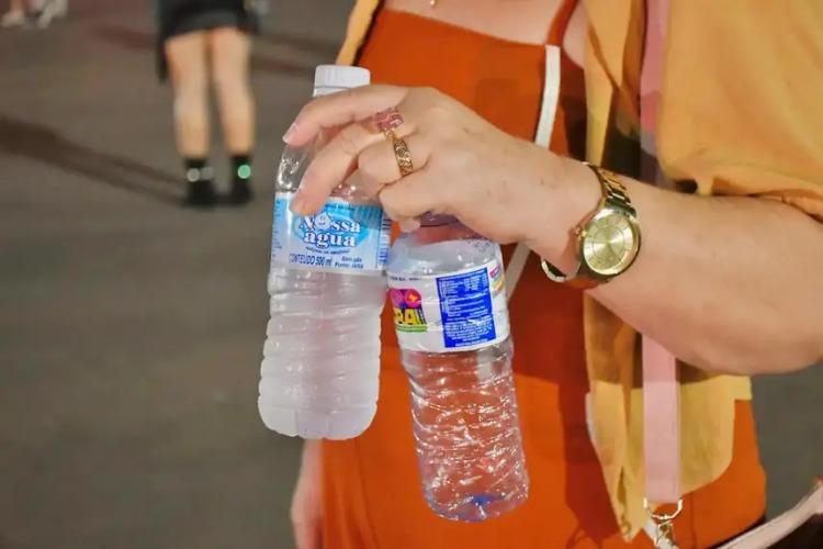 Governo do Amapá garante pontos de hidratação gratuitos durante o ‘Maior Réveillon da Amazônia’, em Macapá