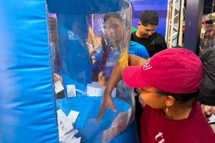 Empresa de internet atrai multidão em busca de prêmios e novidades na Expofeira 2026
