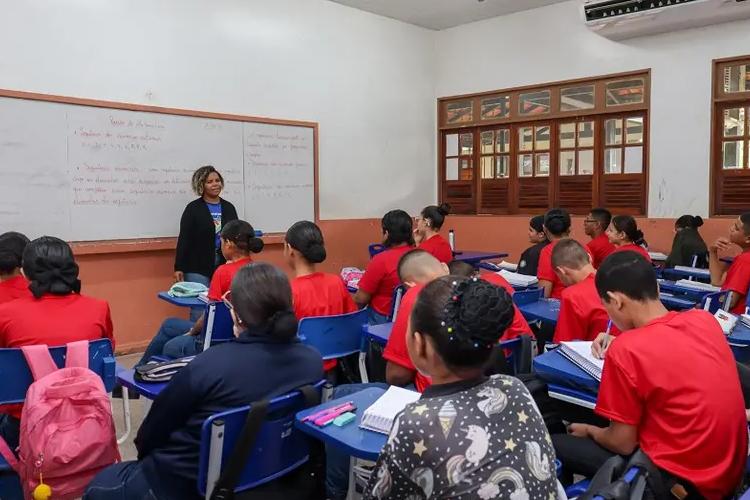 Cerca de 1.300 alunos voltam às aulas na Escola Antônio Ferreira Lima Neto de gestão compartilhada com Corpo de Bombeiros