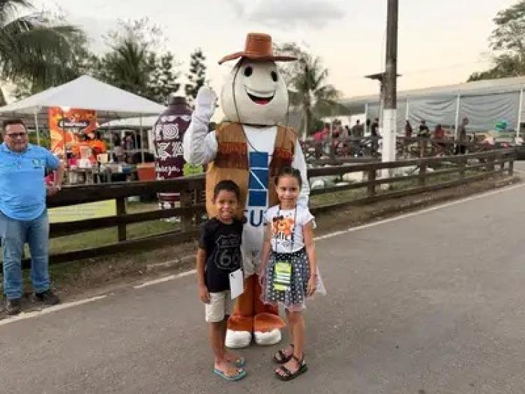Arrastão do Zé Gotinha agita a Expofeira e convoca famílias para o 'Dia D de Multivacinação'