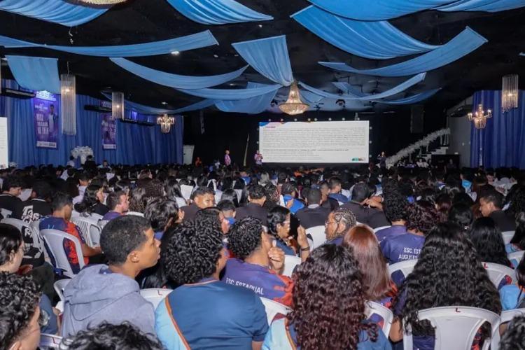 Governo do Amapá reúne 3 mil estudantes em ‘Aulão Show’ preparatório para a primeira etapa do Enem