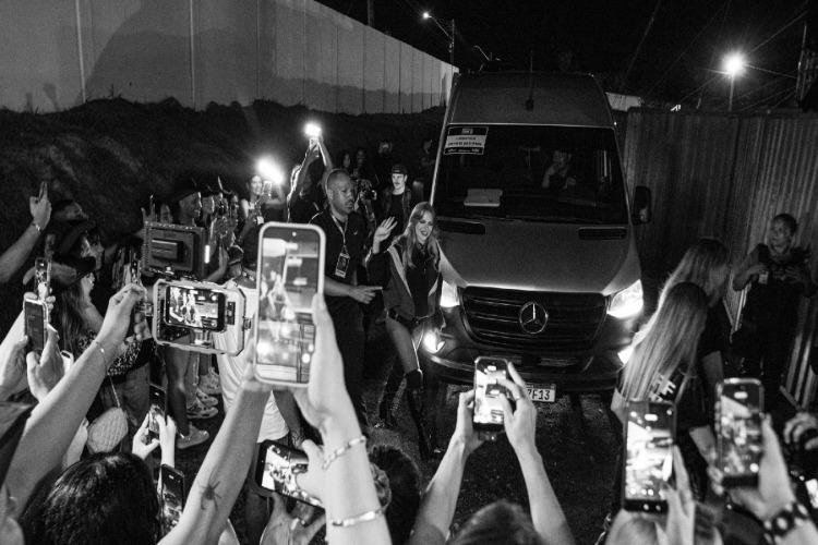 Emoção e estilo: fãs celebram encontro com Luísa Sonza nos bastidores da Expofeira 2026