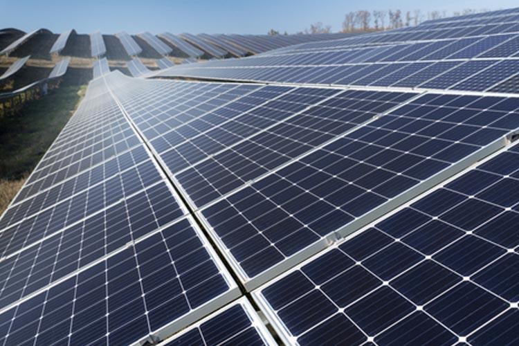 Investimentos em energia solar devem ultrapassar R$ 38,9 bi em 2024, segundo Absolar