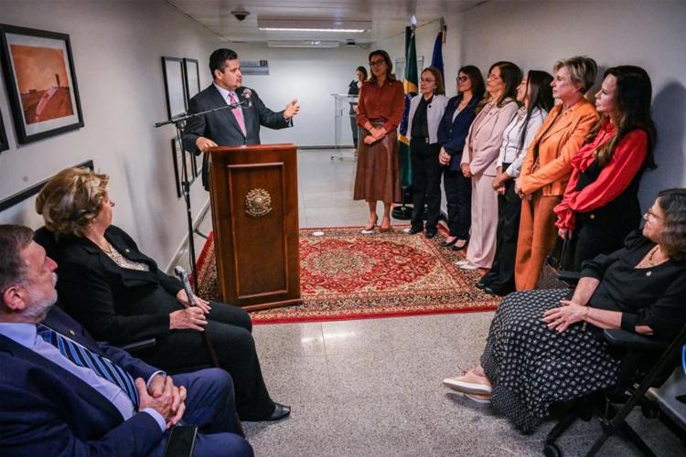Presidente Davi Alcolumbre inaugura espaço inédito para a bancada feminina do Senado