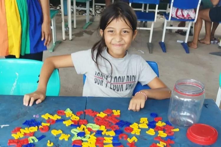 Projeto de incentivo à leitura leva diversão e conhecimento às crianças durante o 'Governo em Ação' no bairro Brasil Novo, em Macapá