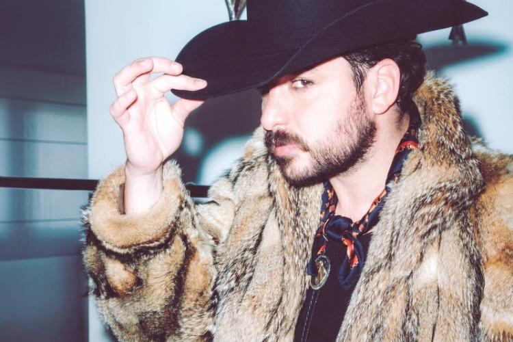 Fazendo um mergulho sonoro entre o sombrio e o afetivo, Deadcat lança o single “Trait”