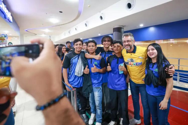 Ao lado de 400 estudantes, governador Clécio fortalece programa que amplia acesso à cultura no Amapá