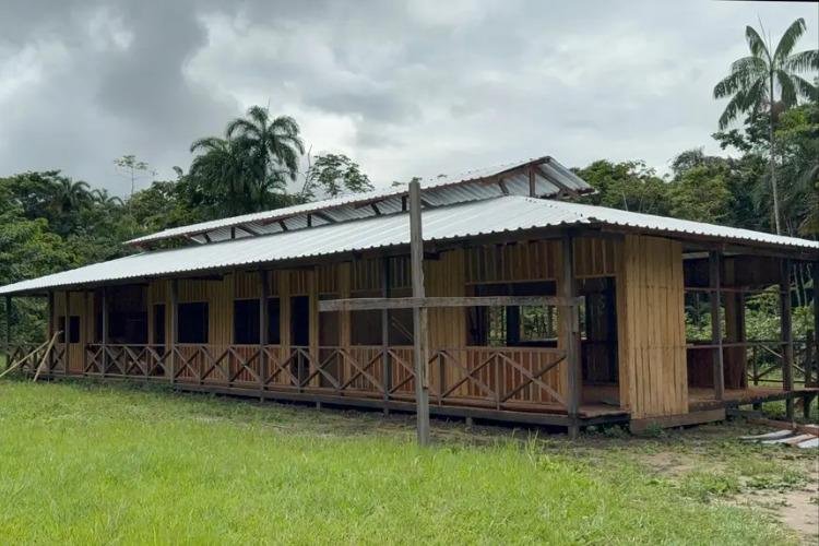 Governo do Amapá realiza últimos ajustes para inauguração de escola na aldeia indígena Yvyraretá