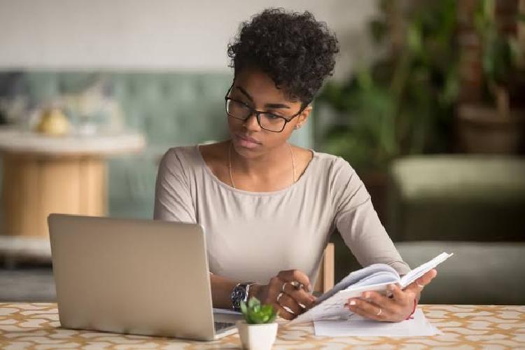 Mulheres do Amapá podem concorrer a 5 mil bolsas em tecnologia no Santander Code Girls