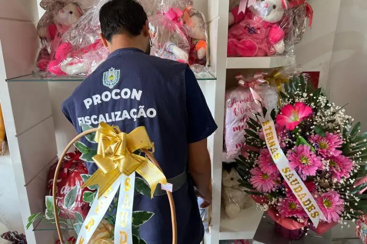 Duas empresas são autuadas pelo Procon Amapá por ausência de informações aos consumidores