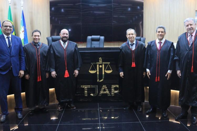 Pleno do TJAP confere título de presidente emérito ao desembargador aposentado Dôglas Evangelista