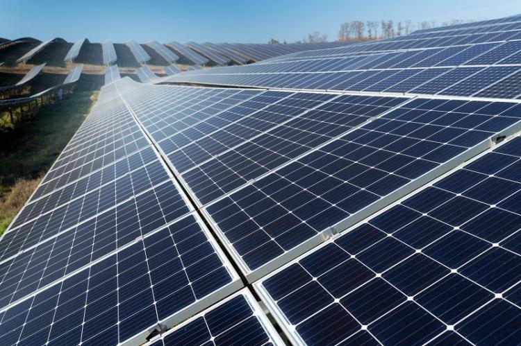 Bandeira vermelha e queda no preço de painéis podem impulsionar mercado de energia solar