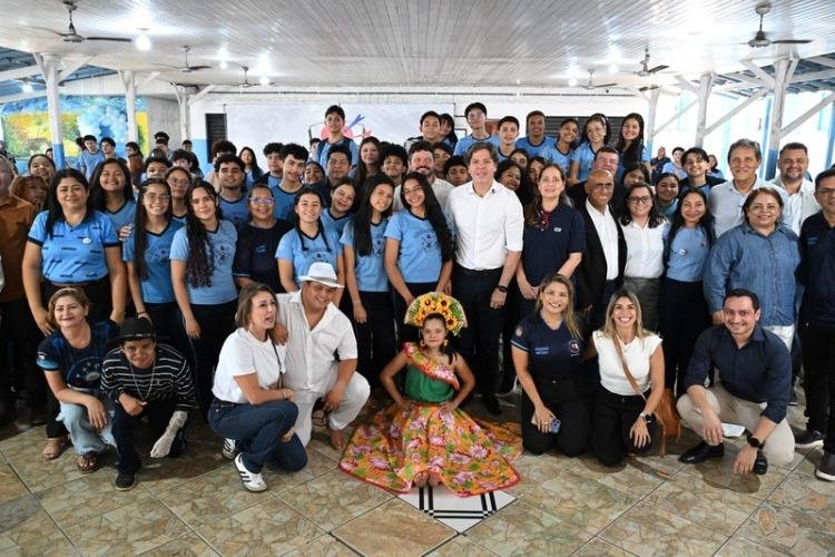 Mais de 1,3 mil alunos de escola em Breves (PA) ganham novo laboratório de informática equipado com computadores