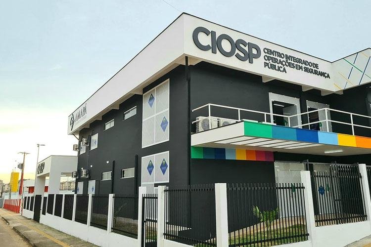 MULHER ACUSADA DE MATAR HOMEM COM MAIS DE 40 GOLPES DE FACA É PRESA