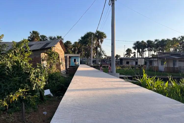 Por meio do Ponte Firme, governador Clécio Luís celebra mobilidade urbana com passarela em concreto no bairro Jardim Felicidade 2, em Macapá