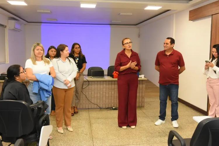 Nova secretária da Educação do Amapá, Simone Guedes, destaca continuidade das políticas educacionais em agenda intensa