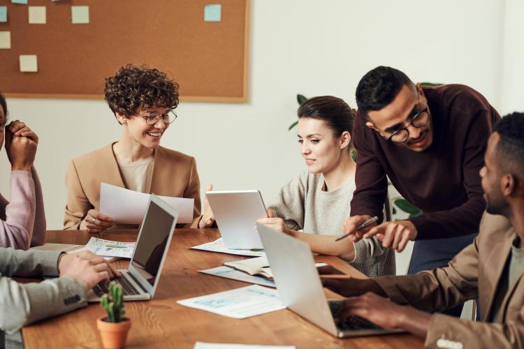 Saiba como se sair bem em uma entrevista de emprego que tem dinâmica de grupo?