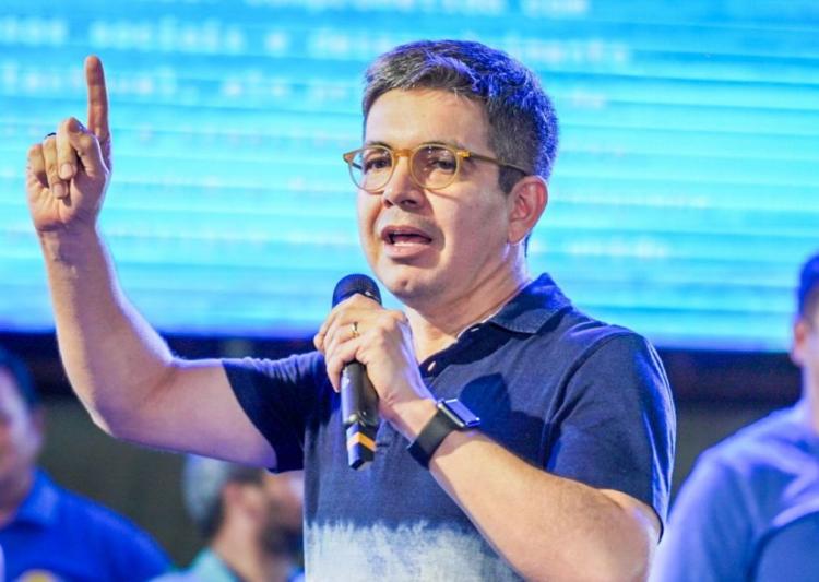 Promoção Selo Amapá: Randolfe participa da entrega de 300 vales aos sorteados
