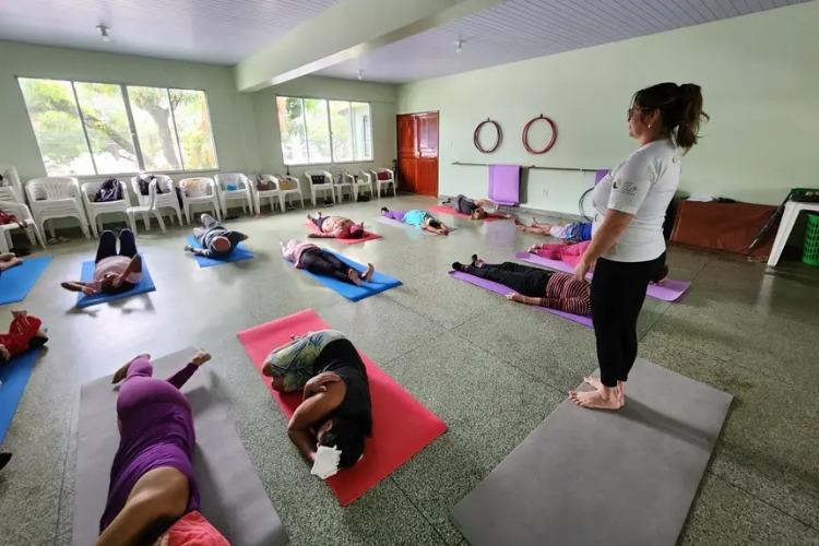 Terapias alternativas: Yoga transforma rotinas e promove bem-estar no Cerpis, em Macapá