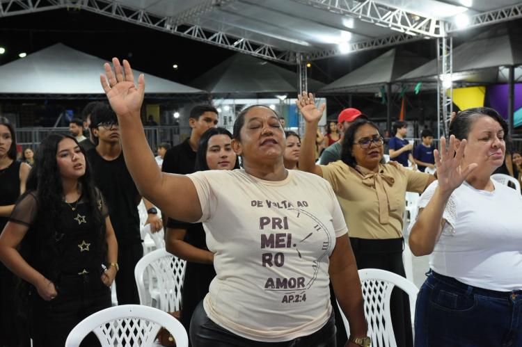 Glorifica Santana abre programação do Lendário Forrozão do Tio Gigante com noite de fé e louvor