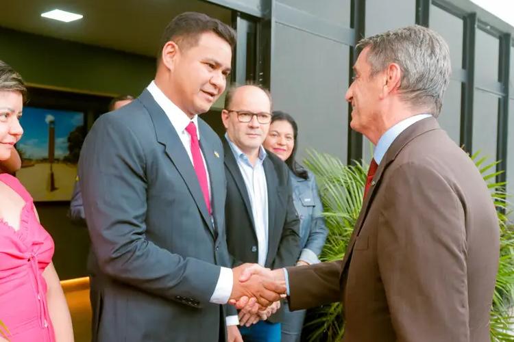 Embaixador da Itália é recebido no Palácio do Setentrião para estreitar relações institucionais e comerciais com o Amapá