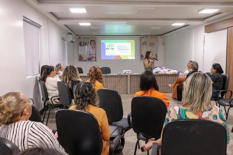 Governo do Amapá reforça combate ao analfabetismo com formação de alfabetizadores e novo ciclo do programa Brasil Alfabetizado