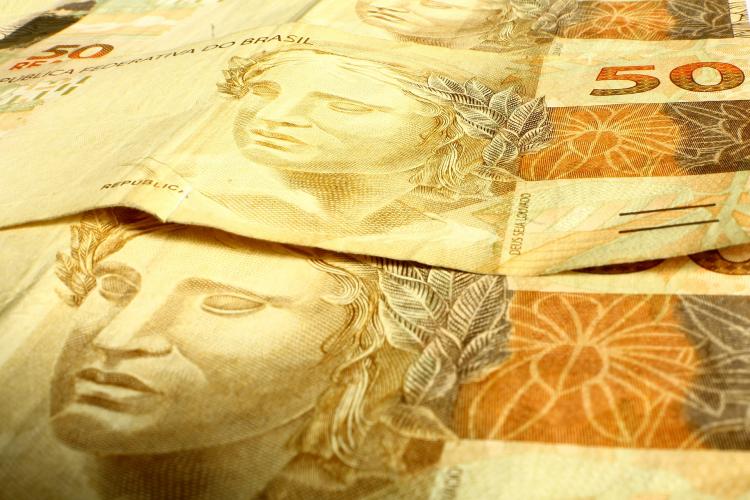 Quem sai de férias tem direito a adiantamento salarial?