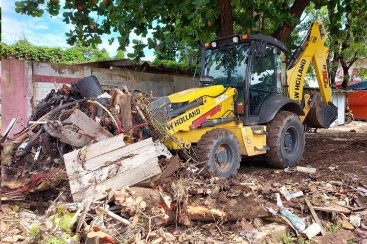 RESPONSÁVEIS POR OBSTRUÇÃO DE CALÇADAS NAS VIAS DA CIDADE SÃO NOTIFICADOS