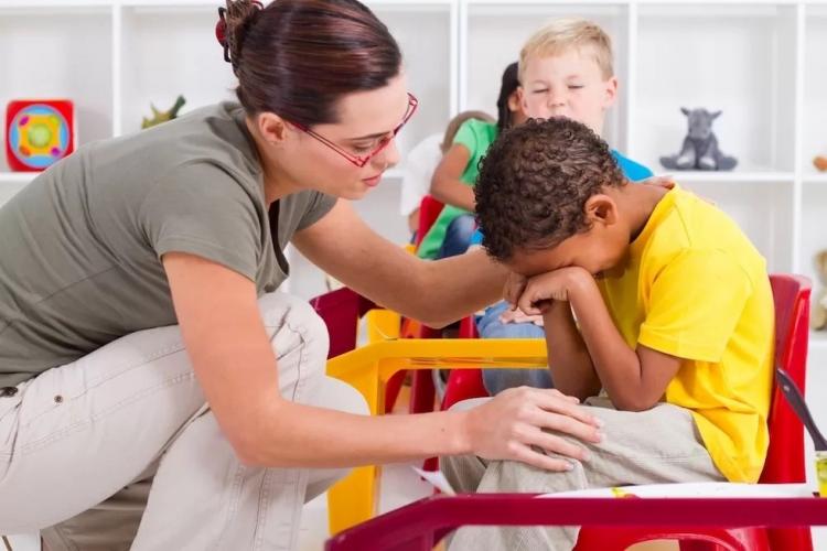 Diretor e especialista esclarece dúvidas sobre as experiências educacionais com alunos com TDAH
