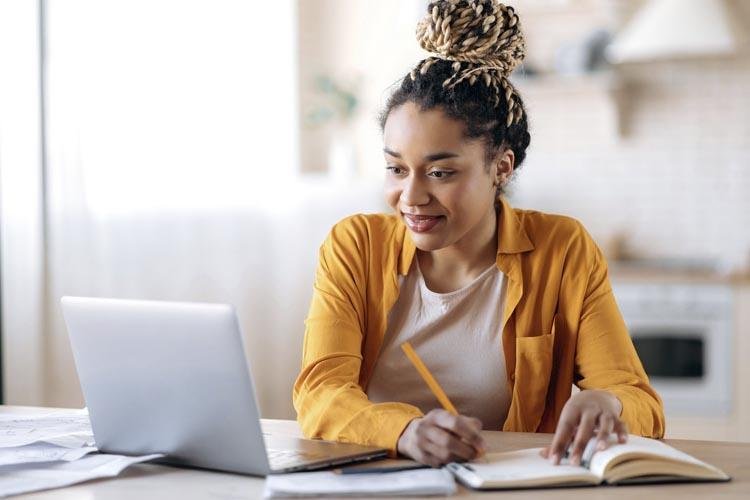 Cursos gratuitos de introdução à Programação são oferecidos pela Trybe