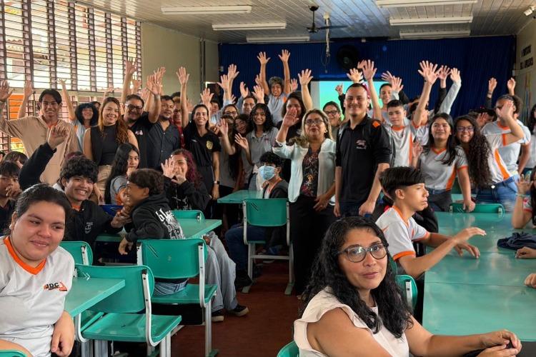 Em Macapá, projeto “Polícia Civil nas Escolas” orienta alunos da Escola Estadual Profª Joanira Del Castilho