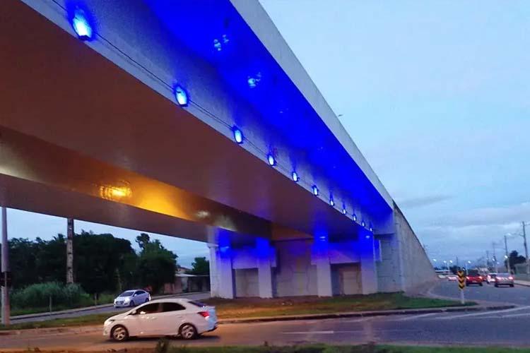 Abril Azul: Viaduto da Integração na Zona Oeste de Macapá recebe iluminação especial para conscientizar sobre o autismo