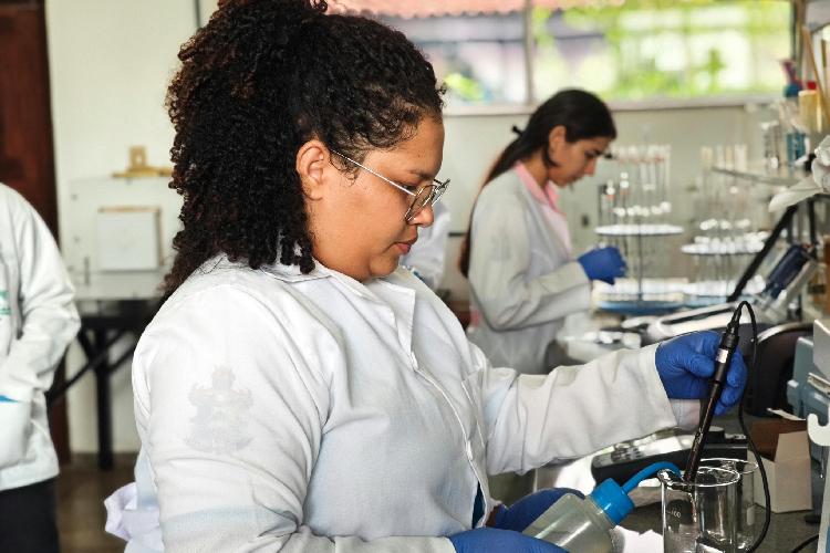 Pesquisa de Ciências Ambientais monitora qualidade da água de poço em Macapá