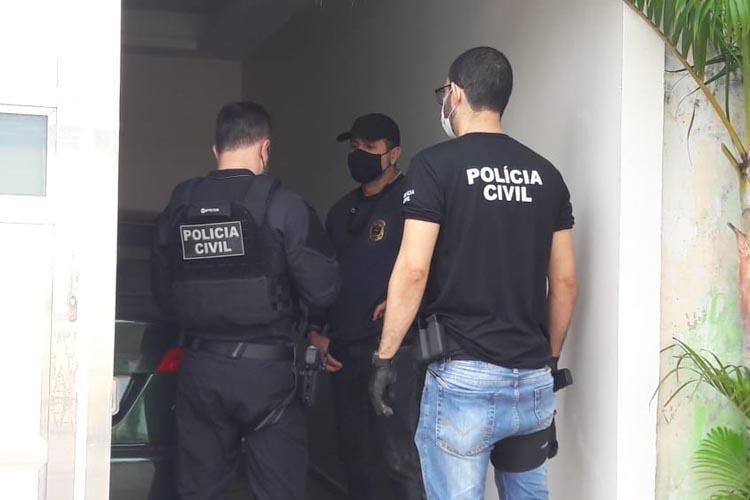 POLÍCIA CIVIL REALIZA BUSCAS NA RESIDÊNCIA E NO ESTABELECIMENTO COMERCIAL DE HOMEM QUE CONFESSOU TER MATADO O IRMÃO DE UM POLICIAL CIVIL