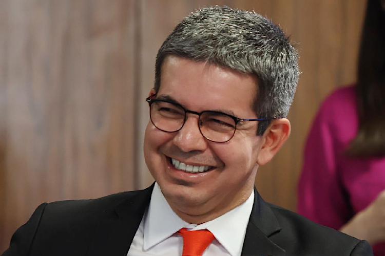 Randolfe Rodrigues comemora licença do Ibama para perfuração da Petrobras na Margem Equatorial