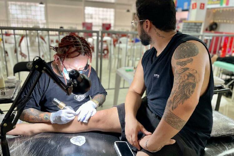 Tattoo Solidário de Verão une arte e solidariedade em Macapá