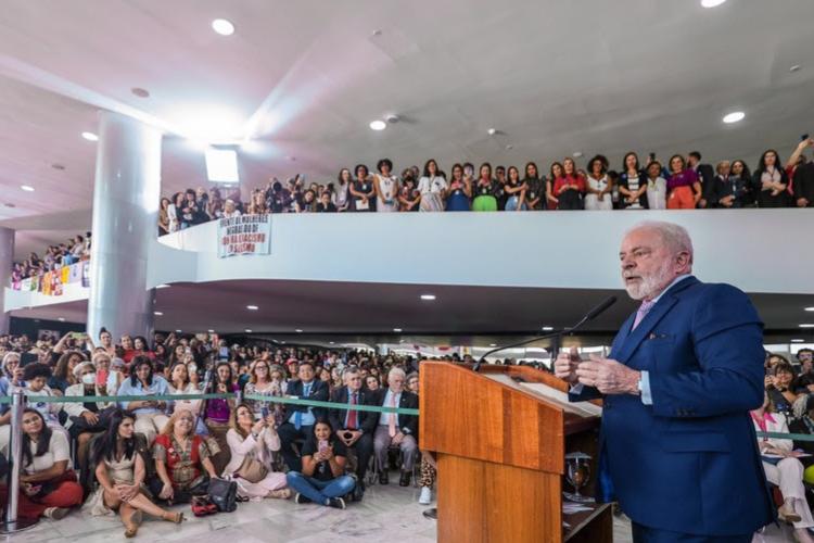 “Nada justifica a desigualdade de gênero”, diz Lula