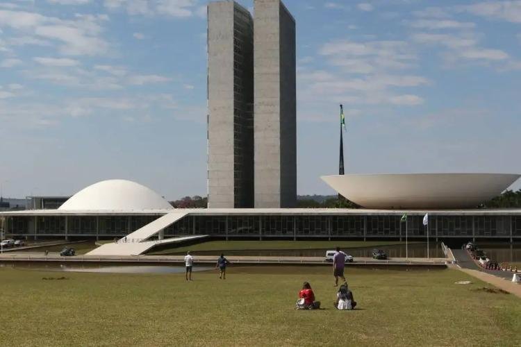 Congresso deve analisar cinco pautas em esforço concentrado nesta semana; escala 6x1 e ‘taxa das blusinhas” estão na lista