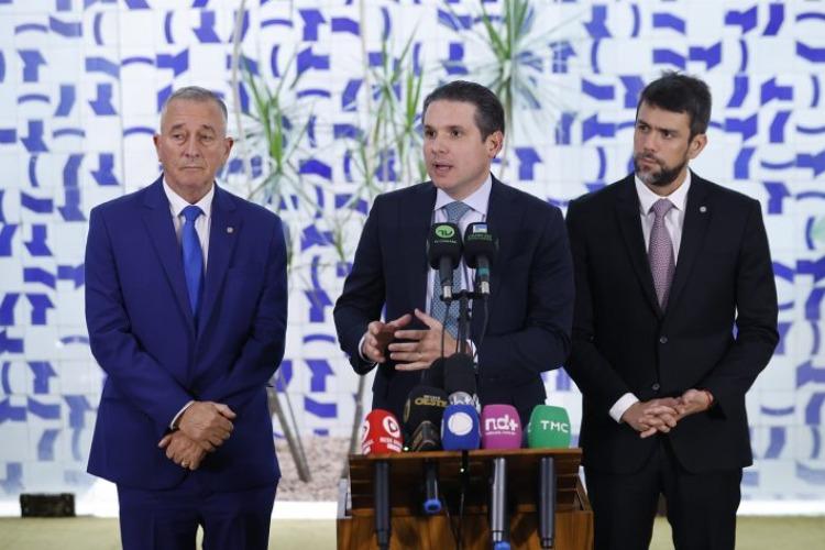 Motta quer votar o fim da escala 6x1 no Plenário na próxima semana