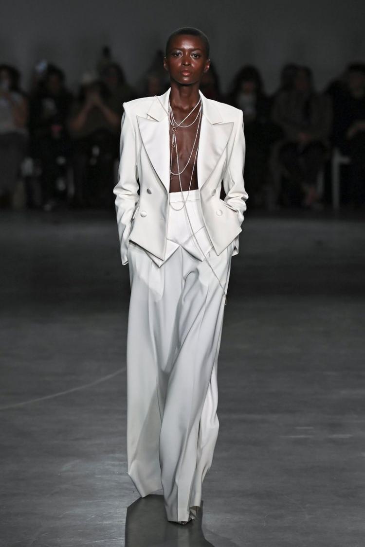 Conheça 10 brasileiras que estão dominando a temporada de moda internacional!