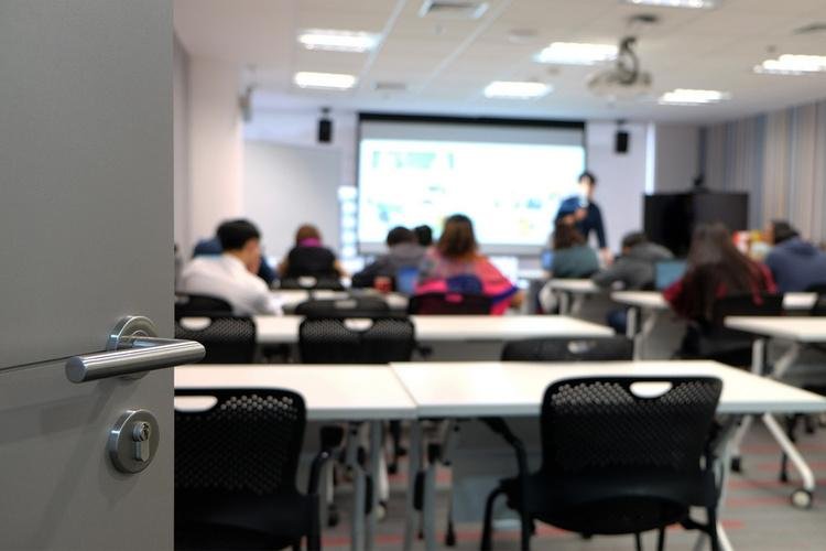 Pesquisa aponta que mais estudantes pensam em desistir dos estudos