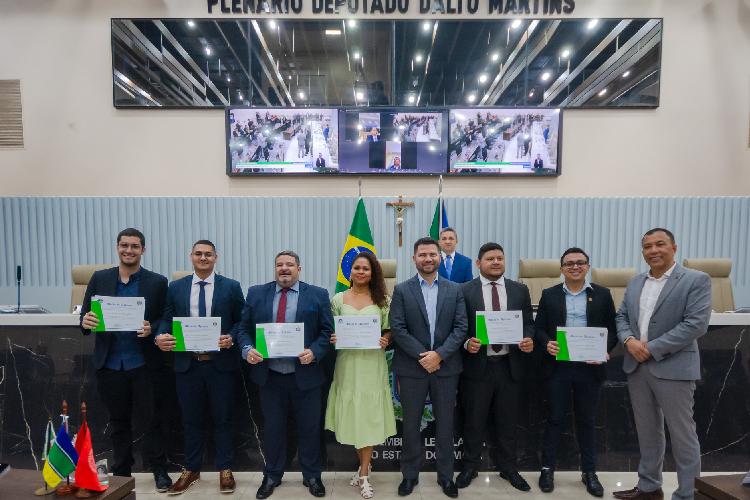 Servidores da Assembleia Legislativa são agraciados com Moção de Aplauso