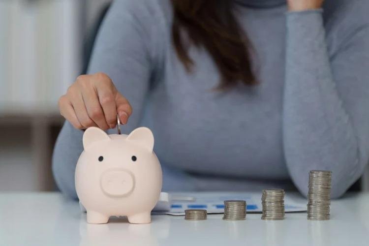 6 em cada 10 brasileiros têm alguma fonte de renda extra, revela Serasa