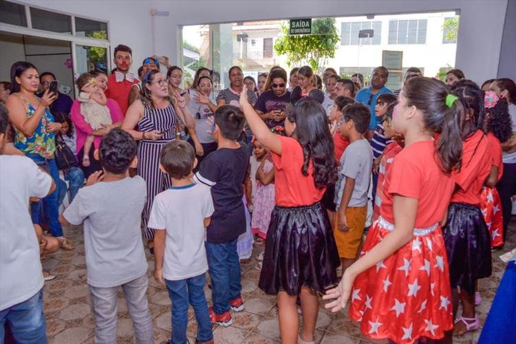 Brincadeiras, lanches e presentes alegram tarde de crianças e adolescentes do Ciã Katuá