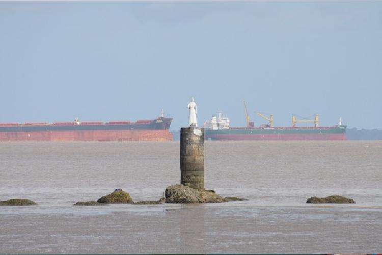 Criança é ferroada por arraia enquanto brincava às margens do Rio Amazonas em Macapá