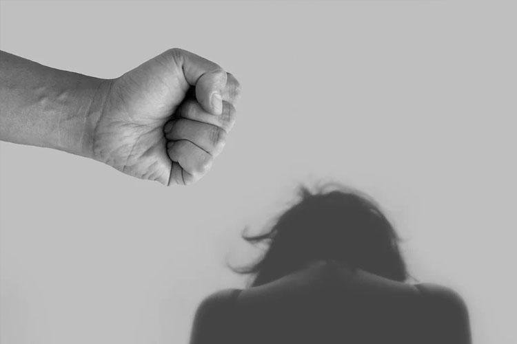 Atendimento à mulheres vítimas de violência doméstica é serviço essencial, define lei