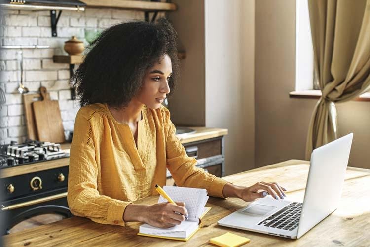Curso online e gratuito sobre educação financeira está com inscrições abertas