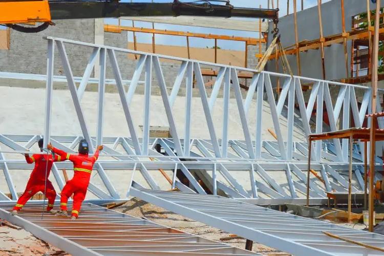 Governo do Amapá inicia fase de montagem da estrutura metálica para cobertura do novo Ginásio Paulo Conrado, em Macapá