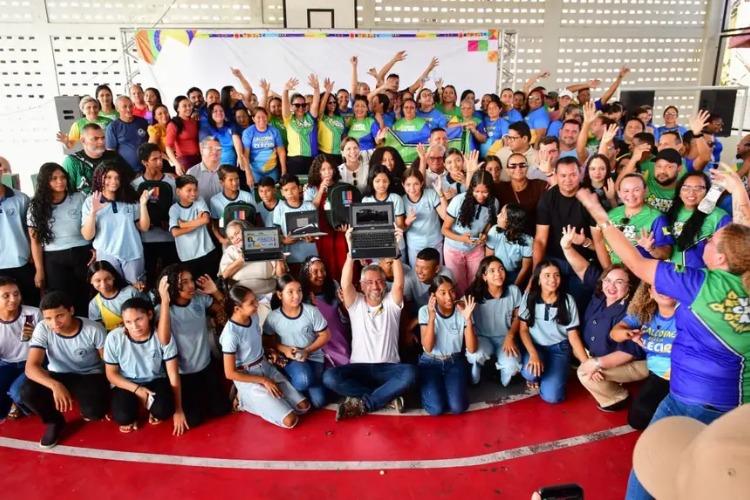 Governador Clécio entrega a 43ª escola reconstruída no Distrito do Carnot com tecnologia de ponta